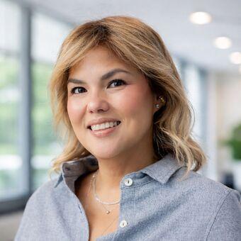 Mei Him, VICEPRESIDENTA COMERCIAL