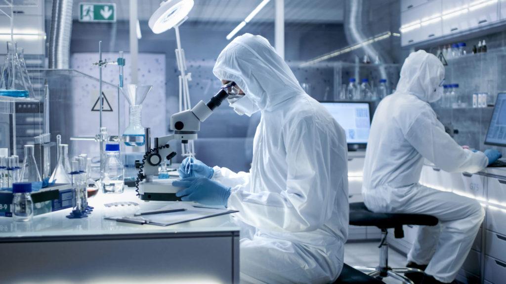 Cientificos trabajando promed