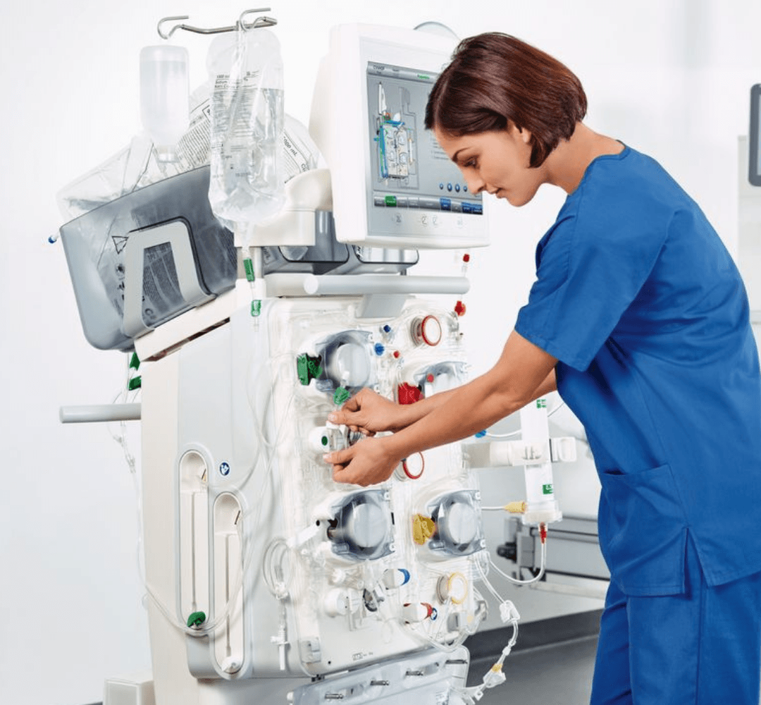 Máquina de hemodiálisis para el tratamiento de pacientes con enfermedad renal